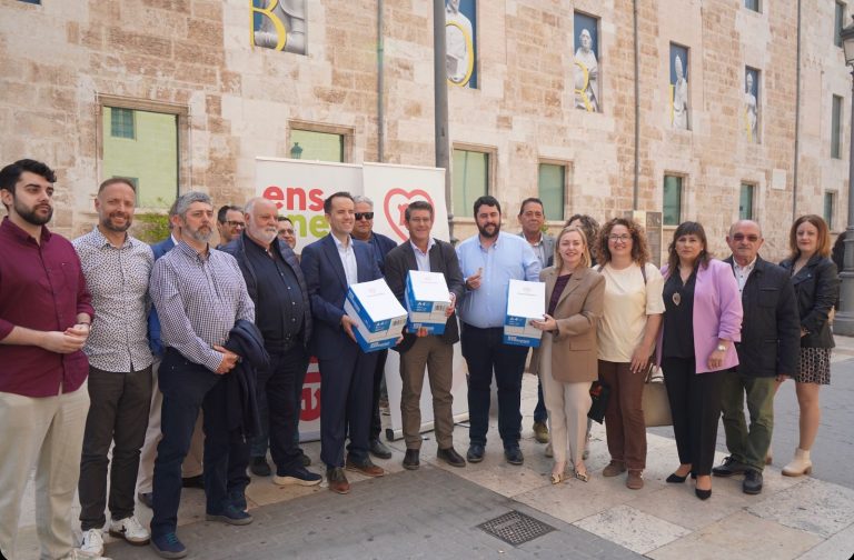 El municipalismo avanza: 11.000 firmas para una democracia más representativa